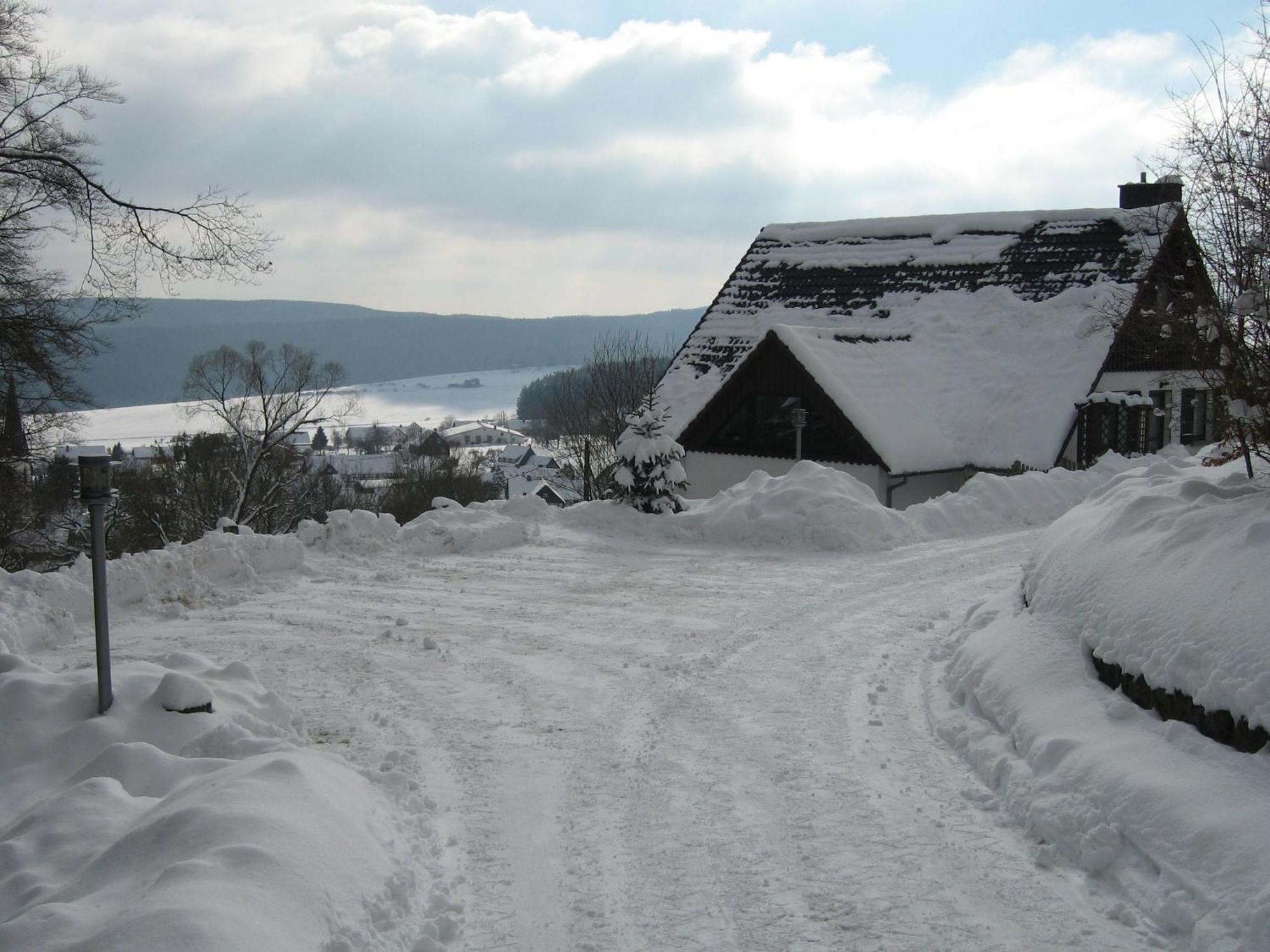 Nice Holiday Home Near Ski Area Медебах Екстериор снимка